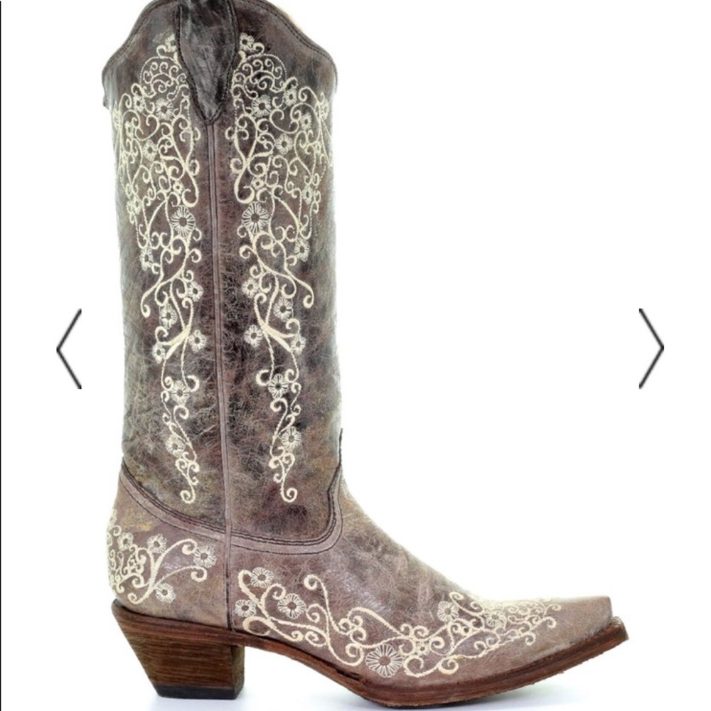 Corral boots 8.5